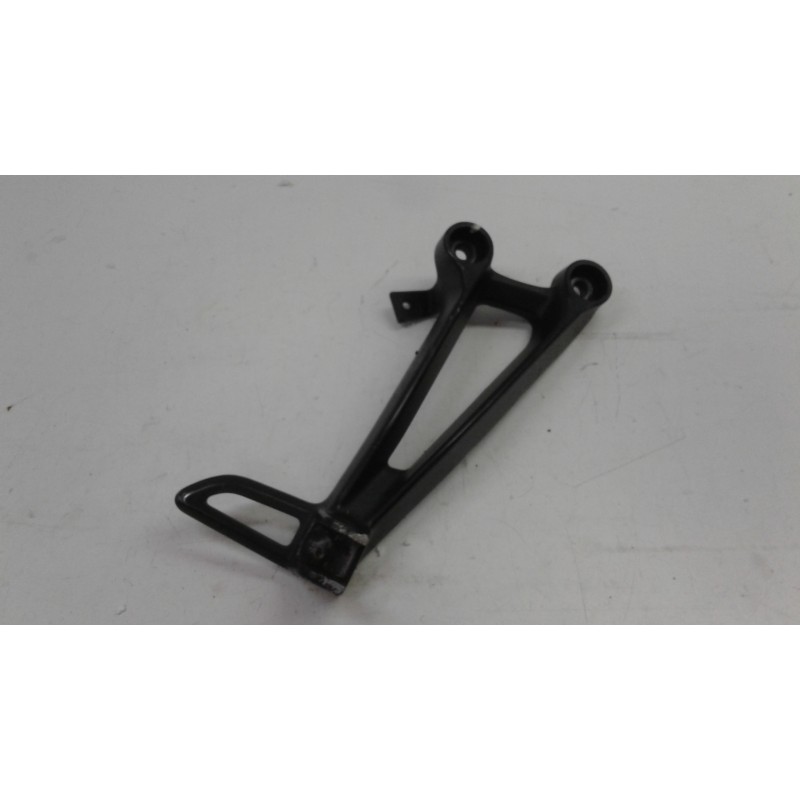 RIGHT REAR FOOTREST SUPPORT MT 07 15-17