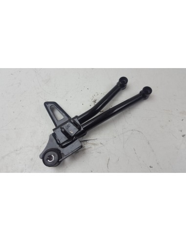 RIGHT REAR FOOTREST SUPPORT GSXS 125 17-20 4381023K10