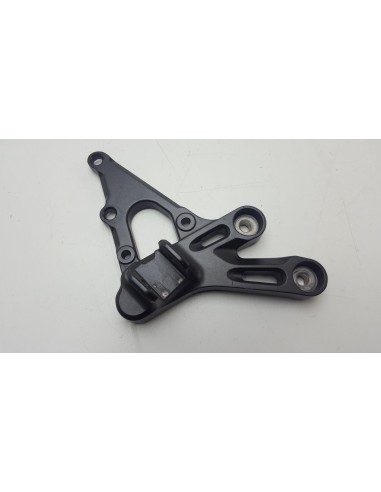 RIGHT FRONT FOOTREST SUPPORT R7 21-24 BEB2744300